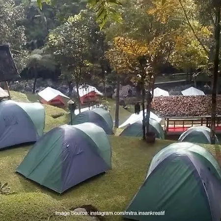 Borneo Camp Hotel Samarinda Exterior photo