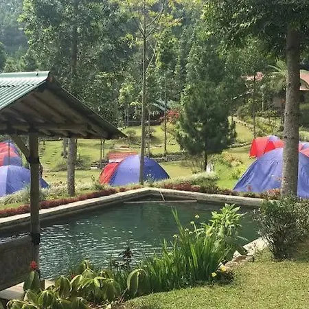 Borneo Camp Hotel Samarinda Exterior photo
