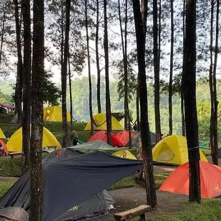 Borneo Camp Hotel Samarinda Exterior photo