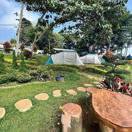 Borneo Camp Hotel Samarinda Exterior photo